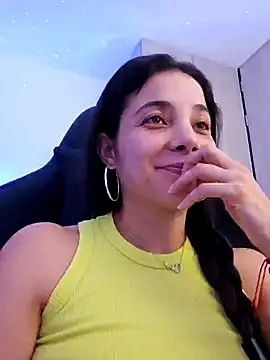 Snapshot of miaeyes chatting on January 11, 2025, 4:25 pm miaeyes online show from January 11, 2025, 4:25 pm