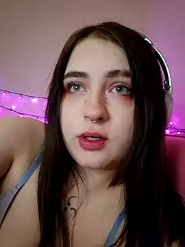 Snapshot of Yammy_Yumi chatting on January 20, 2025, 12:25 am Yammy Yumi online show from January 20, 2025, 12:25 am