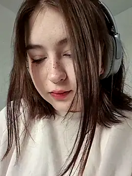 Snapshot of Yammy_Yumi chatting on October 12, 2025, 6:12 am Yammy Yumi online show from October 12, 2025, 6:12 am