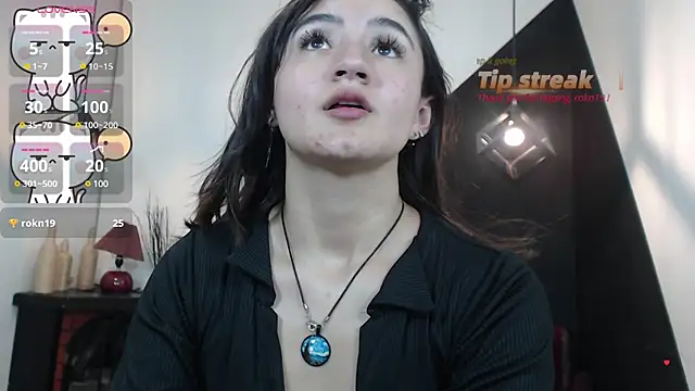 Perla Campbell online show from December 12, 2024, 8:43 pm