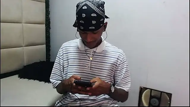 Snapshot of ManSant chatting on January 5, 2025, 3:02 pm ManSant online show from January 5, 2025, 3:02 pm