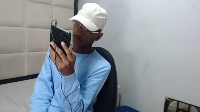 Snapshot of ManSant chatting on January 10, 2025, 2:34 pm ManSant online show from January 10, 2025, 2:34 pm