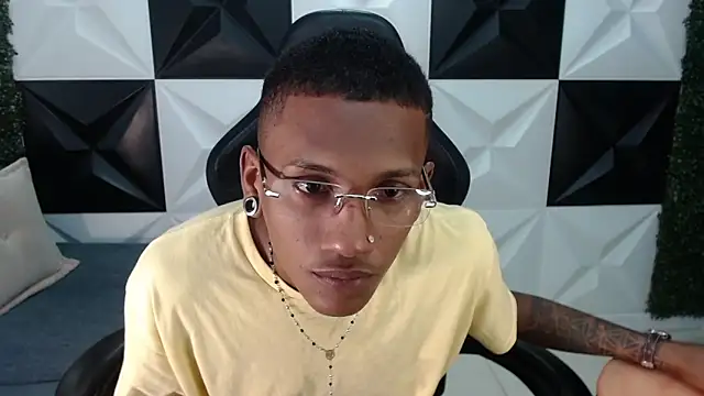 Snapshot of ManSant chatting on January 20, 2025, 2:25 pm ManSant online show from January 20, 2025, 2:25 pm