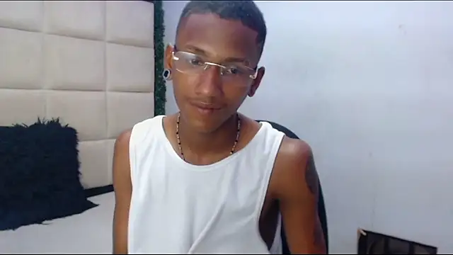 Snapshot of ManSant chatting on February 1, 2025, 3:18 pm ManSant online show from February 1, 2025, 3:18 pm