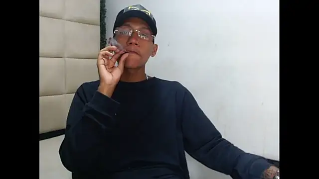 Snapshot of ManSant chatting on February 8, 2025, 2:38 pm ManSant online show from February 8, 2025, 2:38 pm