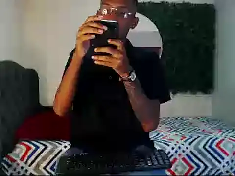 Snapshot of ManSant chatting on February 17, 2025, 3:09 pm ManSant online show from February 17, 2025, 3:09 pm