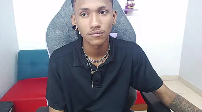 Snapshot of ManSant chatting on March 18, 2025, 2:48 pm ManSant online show from March 18, 2025, 2:48 pm