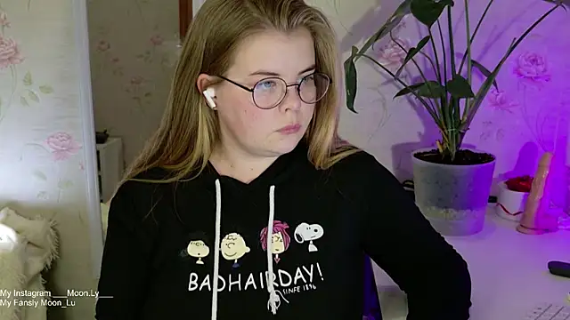 sinnamon  online show from September 28, 2025, 5:18 pm