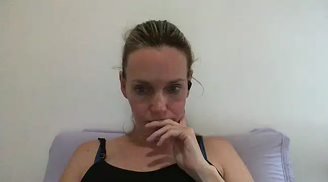 Snapshot of Annylove1 chatting on January 17, 2025, 12:10 am Annylove1 online show from January 17, 2025, 12:10 am