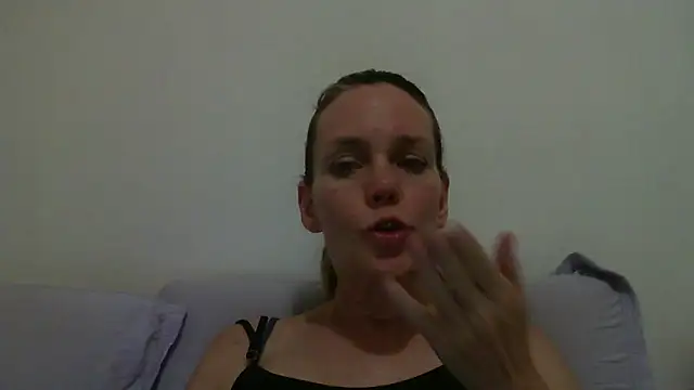 Snapshot of Annylove1 chatting on January 19, 2025, 1:21 am Annylove1 online show from January 19, 2025, 1:21 am