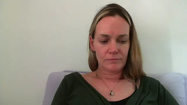 Snapshot of Annylove1 chatting on January 21, 2025, 6:12 pm Annylove1 online show from January 21, 2025, 6:12 pm