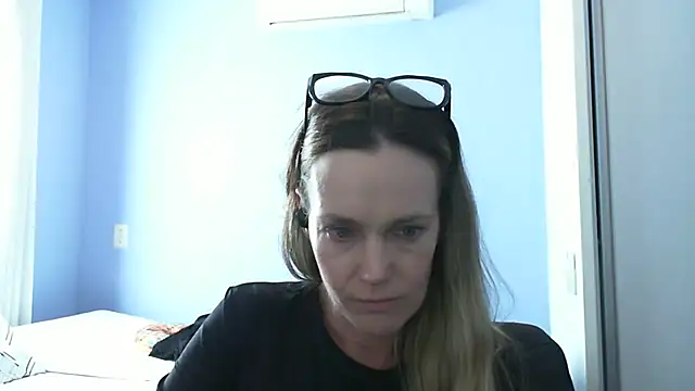 Snapshot of Annylove1 chatting on September 14, 2025, 5:45 pm Annylove1 online show from September 14, 2025, 5:45 pm