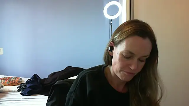 Annylove1 online show from October 31, 2025, 4:30 pm