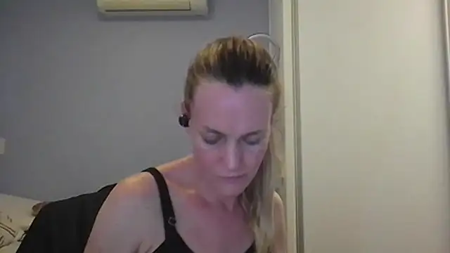 Annylove1 online show from December 3, 2025, 12:29 am