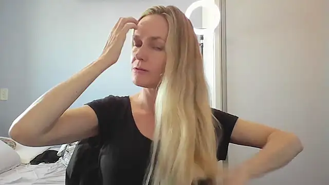 Annylove1 online show from January 7, 2026, 12:18 pm