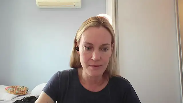 Annylove1 online show from January 12, 2026, 3:50 pm