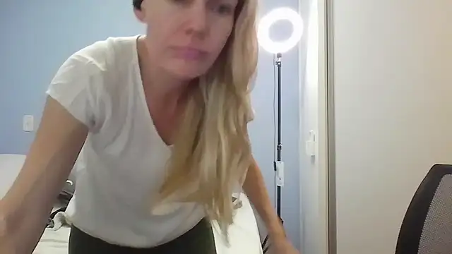 Annylove1 online show from March 31, 2026, 12:38 pm