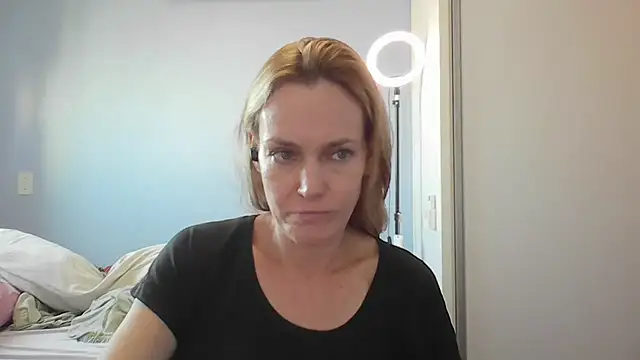 Annylove1 online show from April 17, 2026, 4:43 pm