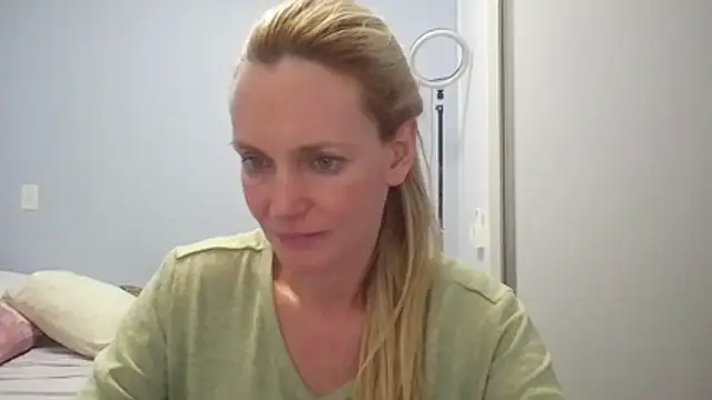 Annylove1 online show from April 19, 2026, 1:05 am