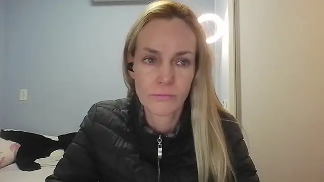 Annylove1 online show from May 11, 2026, 12:11 pm