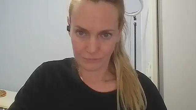 Annylove1 online show from May 26, 2026, 12:17 am