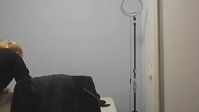 Annylove1 online show from May 29, 2026, 12:08 am