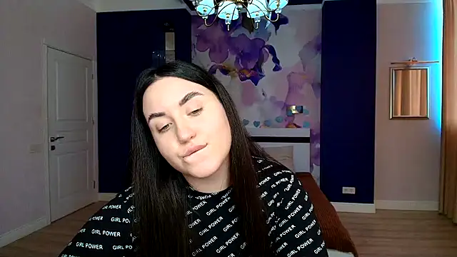 Roxie Bradley online show from February 11, 2025, 9:42 am