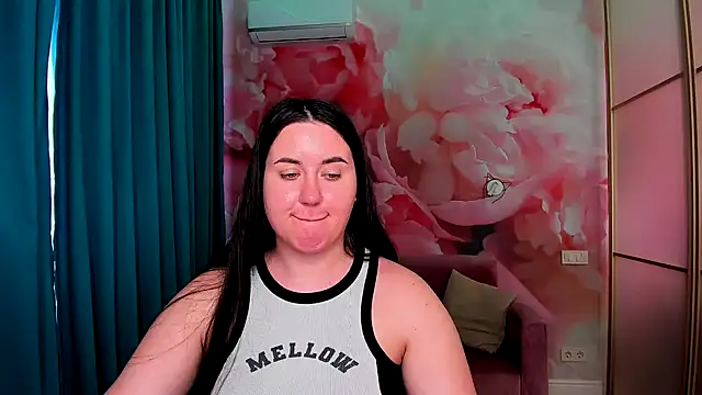 Roxie Bradley online show from March 10, 2025, 10:04 am