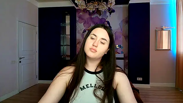 Roxie Bradley online show from March 21, 2025, 10:50 am