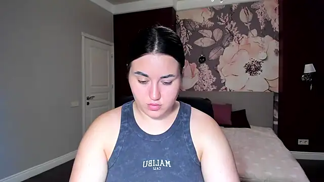 Roxie Bradley online show from September 10, 2025, 5:51 am