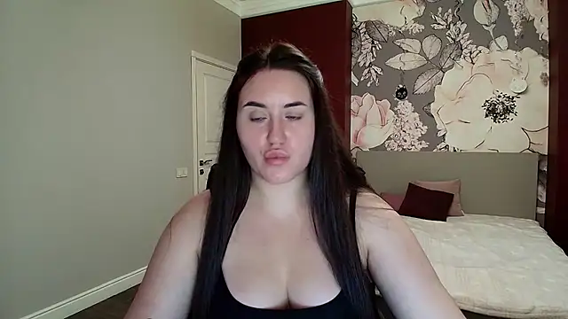 Roxie Bradley online show from September 22, 2025, 6:04 am