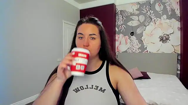 Roxie Bradley online show from October 20, 2025, 5:52 am