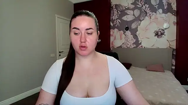 Roxie Bradley online show from April 17, 2026, 6:16 am