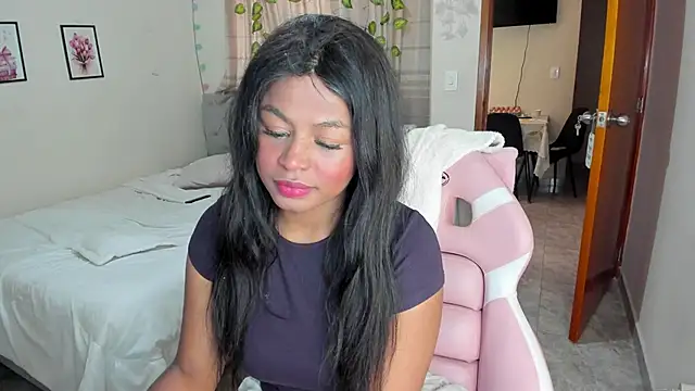 charlott7 online show from November 21, 2025, 7:23 pm