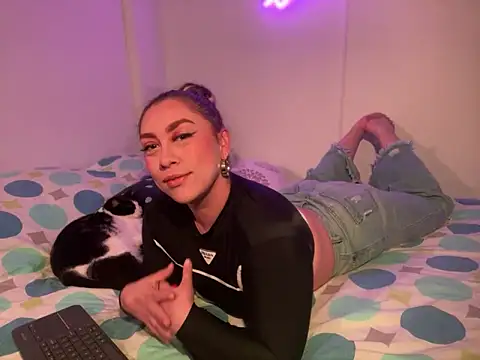 Im sophiie online show from January 21, 2025, 5:49 am