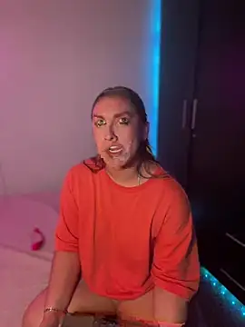 Im sophiie online show from February 25, 2025, 9:09 am