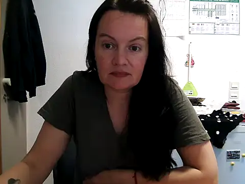 Snapshot of LoveNBloom chatting on May 25, 2026, 6:03 pm LoveNBloom online show from May 25, 2026, 6:03 pm