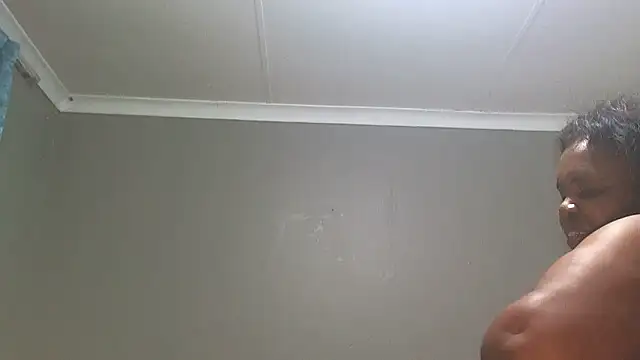 Snapshot of Rosehipsx76 chatting on February 17, 2026, 6:25 pm Rosehipsx76 online show from February 17, 2026, 6:25 pm