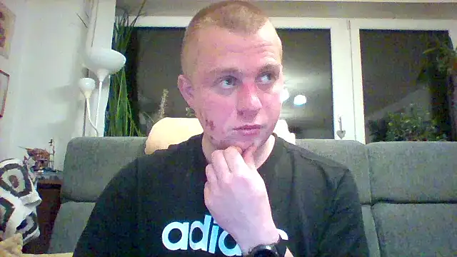 Snapshot of Matttthees chatting on November 13, 2025, 9:47 pm Matttthees online show from November 13, 2025, 9:47 pm