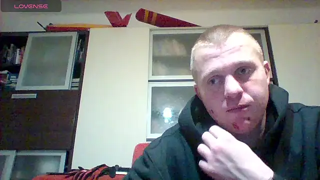 Snapshot of Matttthees chatting on November 19, 2025, 4:34 am Matttthees online show from November 19, 2025, 4:34 am