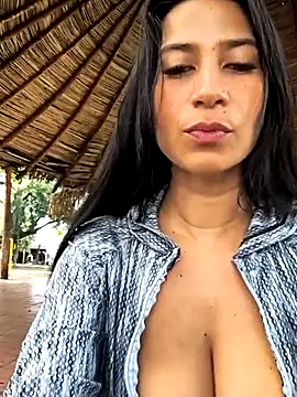 lady-rosse online show from February 27, 2025, 7:37 pm