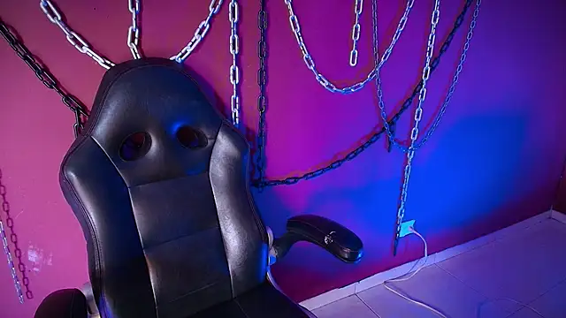 Snapshot of Laura_takint chatting on December 31, 2024, 7:51 pm Laura takint online show from December 31, 2024, 7:51 pm