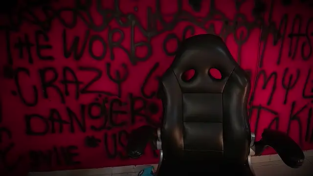 Snapshot of Laura_takint chatting on February 24, 2025, 4:04 pm Laura takint online show from February 24, 2025, 4:04 pm