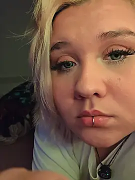 Snapshot of Laura_takint chatting on October 26, 2025, 4:29 am Laura takint online show from October 26, 2025, 4:29 am