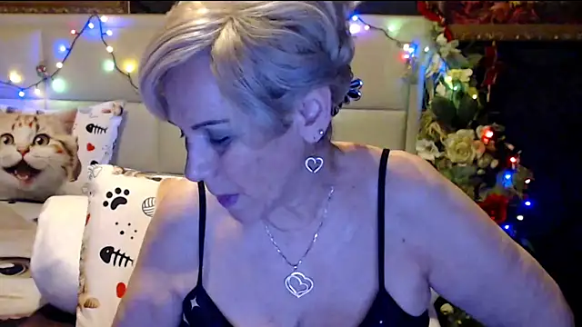 HappyWomanOn online show from February 1, 2025, 10:34 pm