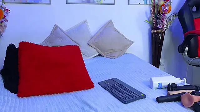 Marianaa Lopezz online show from December 11, 2024, 10:49 pm