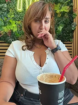 Snapshot of AnneKane chatting on July 13, 2026, 10:18 am AnneKane online show from July 13, 2026, 10:18 am