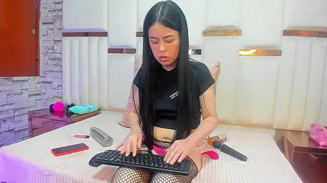 Snapshot of ArianaSmith69 chatting on February 12, 2025, 5:48 pm ArianaSmith69 online show from February 12, 2025, 5:48 pm