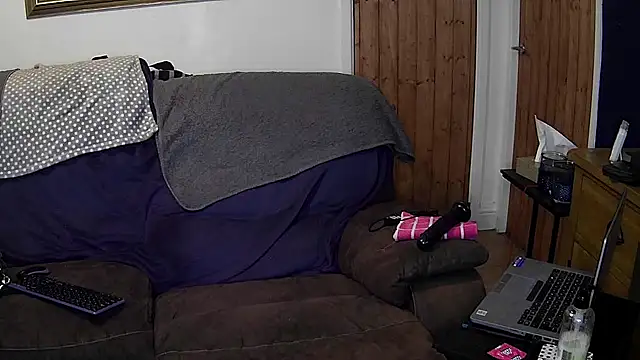 Snapshot of rob2810 chatting on January 7, 2026, 9:17 pm rob2810 online show from January 7, 2026, 9:17 pm