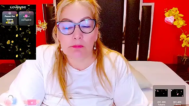 Nayla Garner online show from March 13, 2025, 3:28 pm